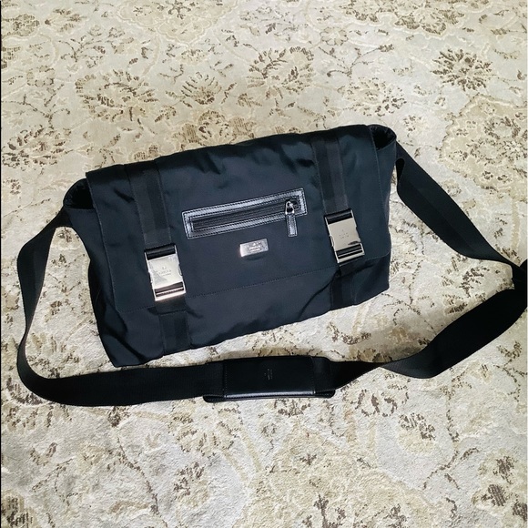 SPACIOUS GUCCI nylon messenger bag 🖤🤍🖤 - Picture 3 of 13